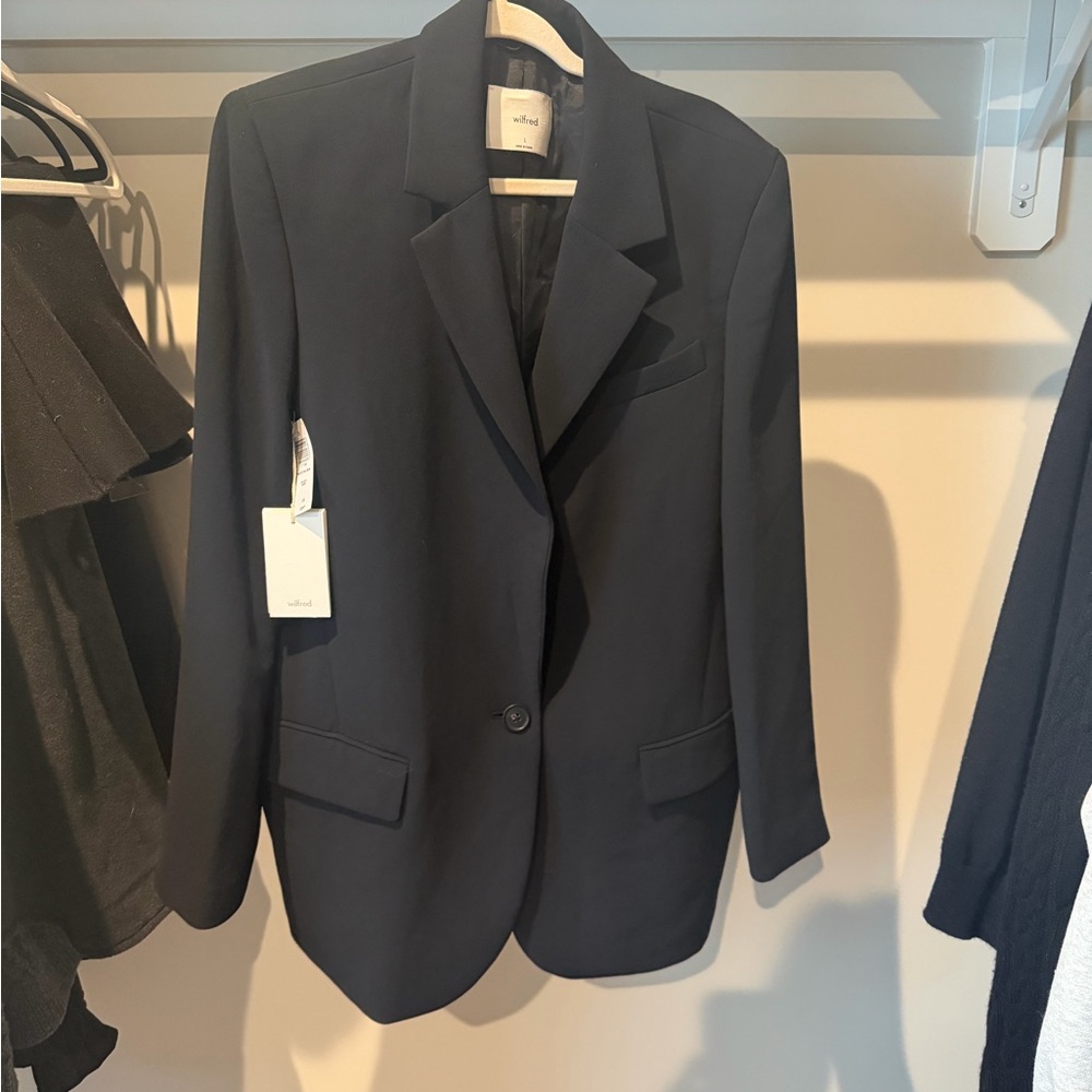 Aritzia Nostalgia Blazer Classic Single-Button Black Blazer — Large NWT